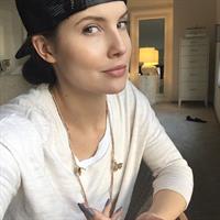 Amanda Cerny taking a selfie