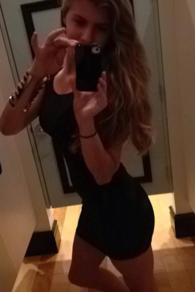 Hannah Last taking a selfie