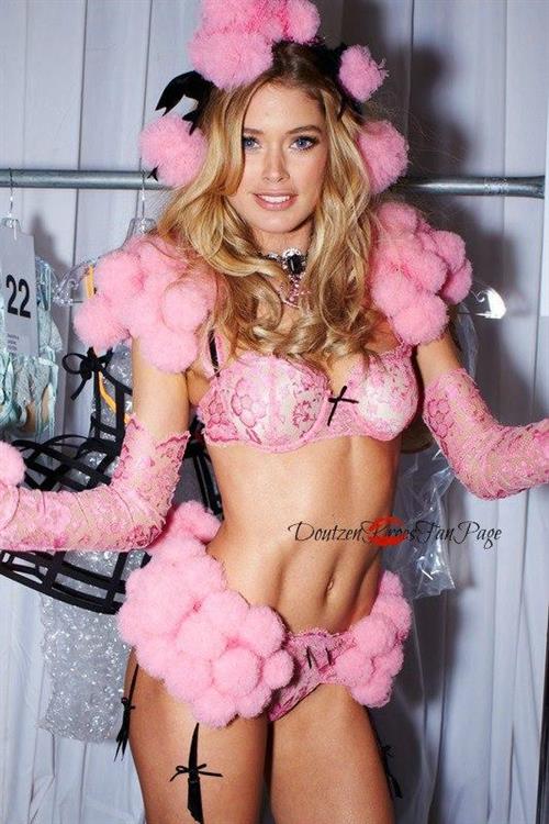Doutzen Kroes in lingerie