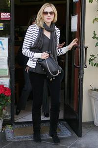 Laura Prepon out for lunch in Beverly Hills December 18, 2009