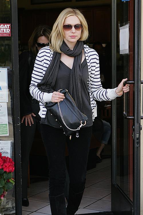 Laura Prepon out for lunch in Beverly Hills December 18, 2009