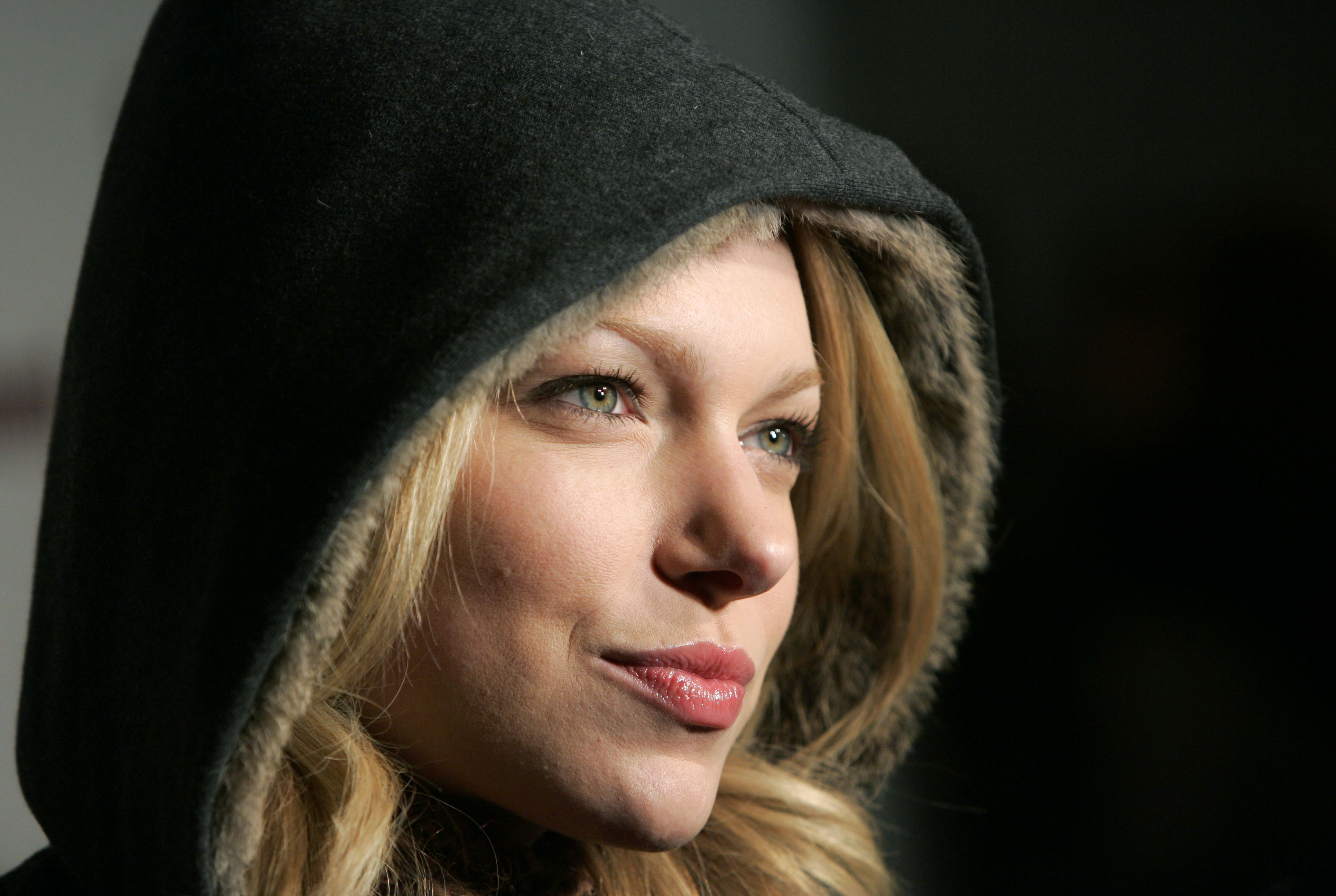 10. Laura Prepon's Blonde Hair: The Dos and Don'ts of Maintaining the Color - wide 8