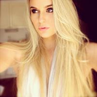 Anna Nyström taking a selfie