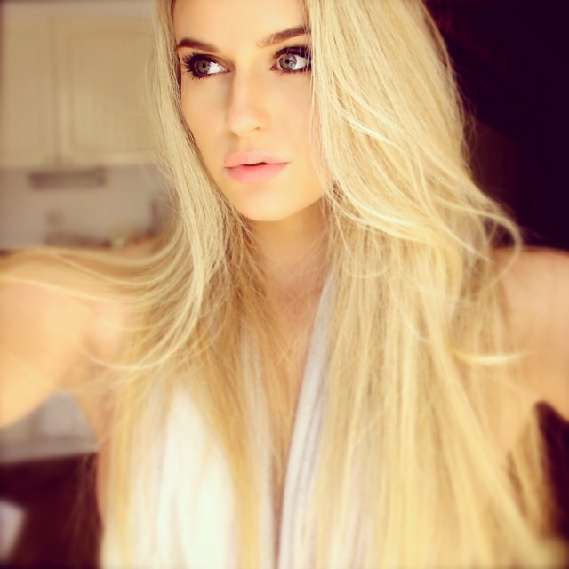 Anna Nyström taking a selfie