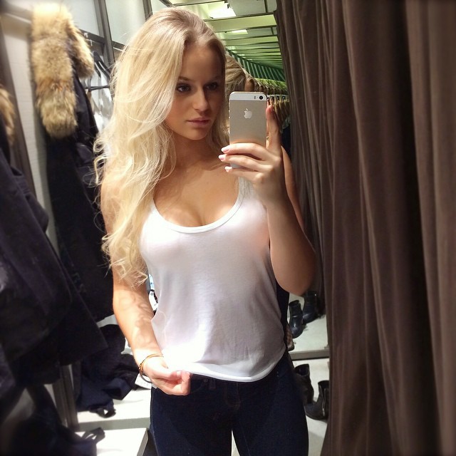 Anna Nyström taking a selfie