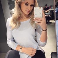 Anna Nyström taking a selfie