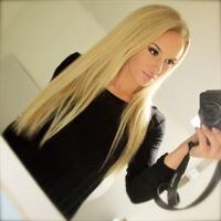 Anna Nyström taking a selfie