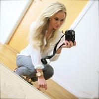 Anna Nyström taking a selfie