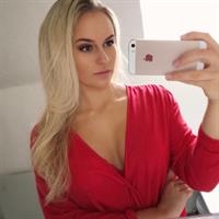 Anna Nyström taking a selfie