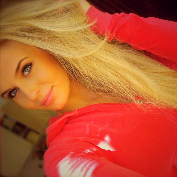 Anna Nyström taking a selfie