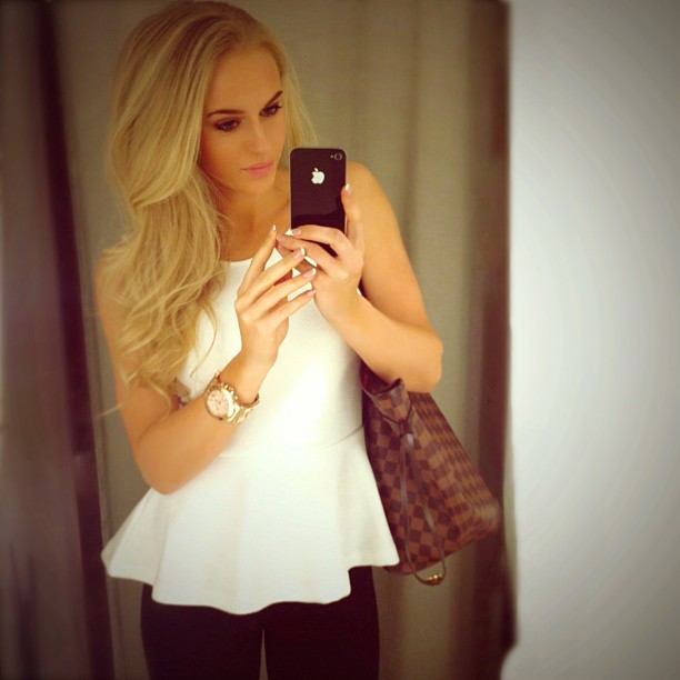 Anna Nyström taking a selfie