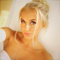 Anna Nyström taking a selfie