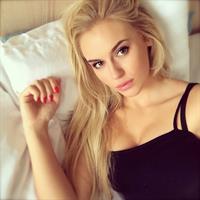 Anna Nyström taking a selfie