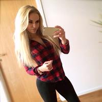 Anna Nyström taking a selfie