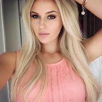 Anna Nyström taking a selfie