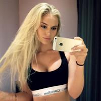 Anna Nyström taking a selfie