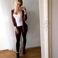 Anna Nyström taking a selfie