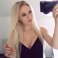 Anna Nyström taking a selfie