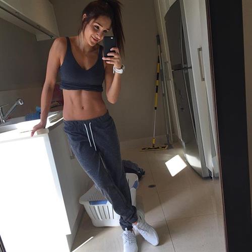 Kayla Itsines taking a selfie