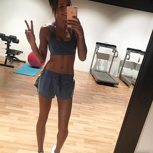 Kayla Itsines taking a selfie