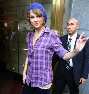 Taylor Swift arriving David Letterman Show October 26, 2010 