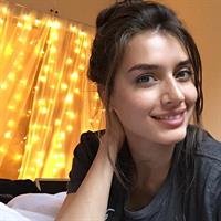 Jessica Clements taking a selfie