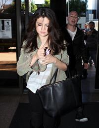 Selena Gomez leaving the ER in Los Angeles November 19, 2012 