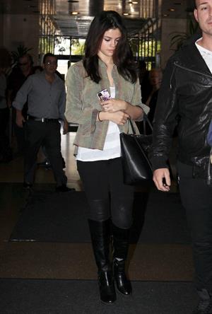 Selena Gomez leaving the ER in Los Angeles November 19, 2012 