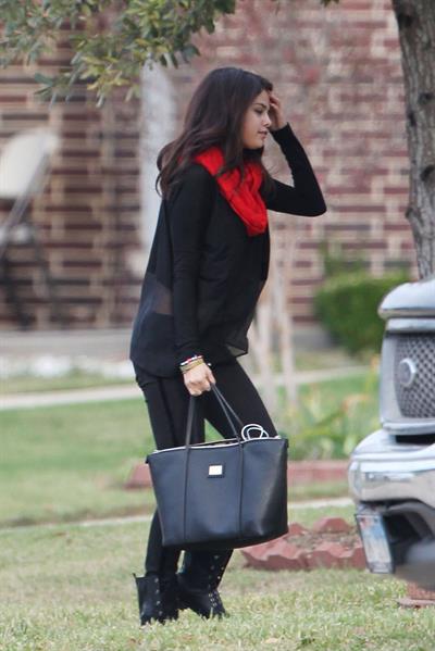 Selena Gomez returning to her home outside of Dallas 11/13/12 