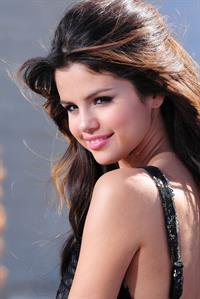 Behind the scenes of Selena Gomez's new video, 'Who Says' 