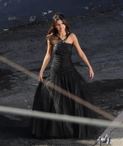 Behind the scenes of Selena Gomez's new video, 'Who Says' 