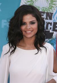 Selena Gomez at the 2010 Teen Choice Awards at the Gibson Amphitheatre on August 8 