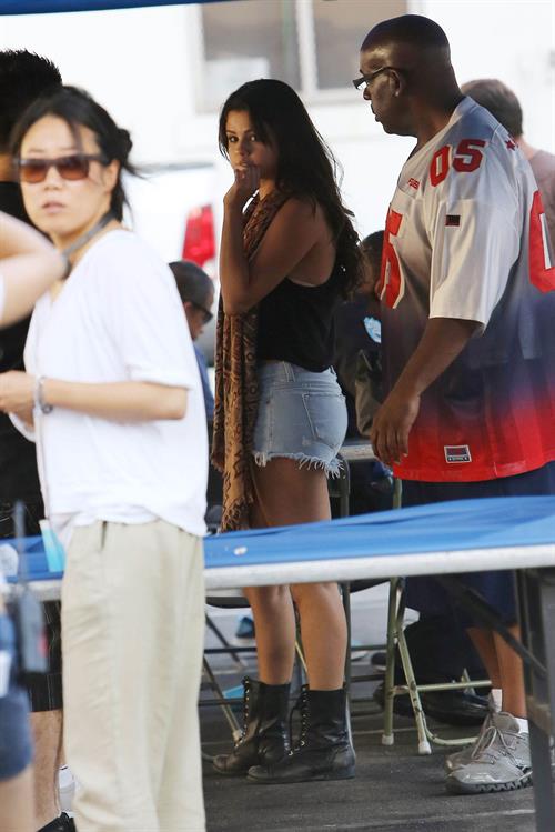 Selena Gomez - On the set of 'Feed the Dog' in Los Angeles Augusts 29, 2012