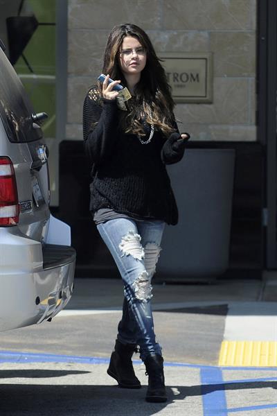 Selena Gomez in Encino - August 24, 2012