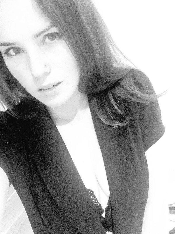 Alexis Young taking a selfie