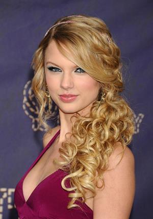 Taylor Swift at the 2008 CMT Music awards in Nashville 