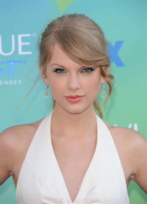 Taylor Swift at the 2011 Teen Choice Awards August 07, 2011 