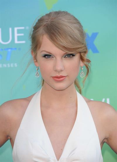 Taylor Swift at the 2011 Teen Choice Awards August 07, 2011 