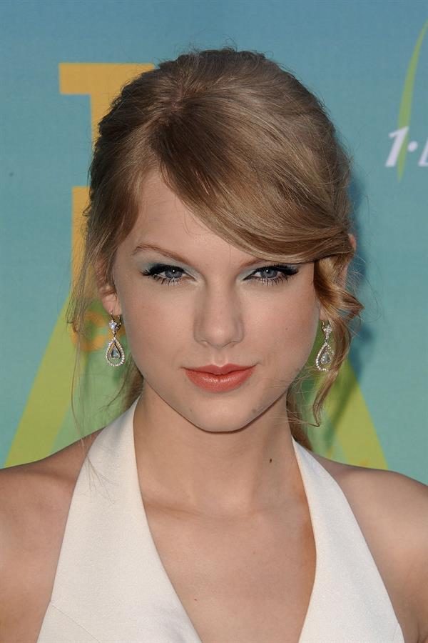Taylor Swift at the 2011 Teen Choice Awards August 07, 2011 