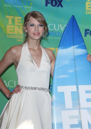 Taylor Swift at the 2011 Teen Choice Awards August 07, 2011 