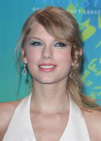 Taylor Swift at the 2011 Teen Choice Awards August 07, 2011 