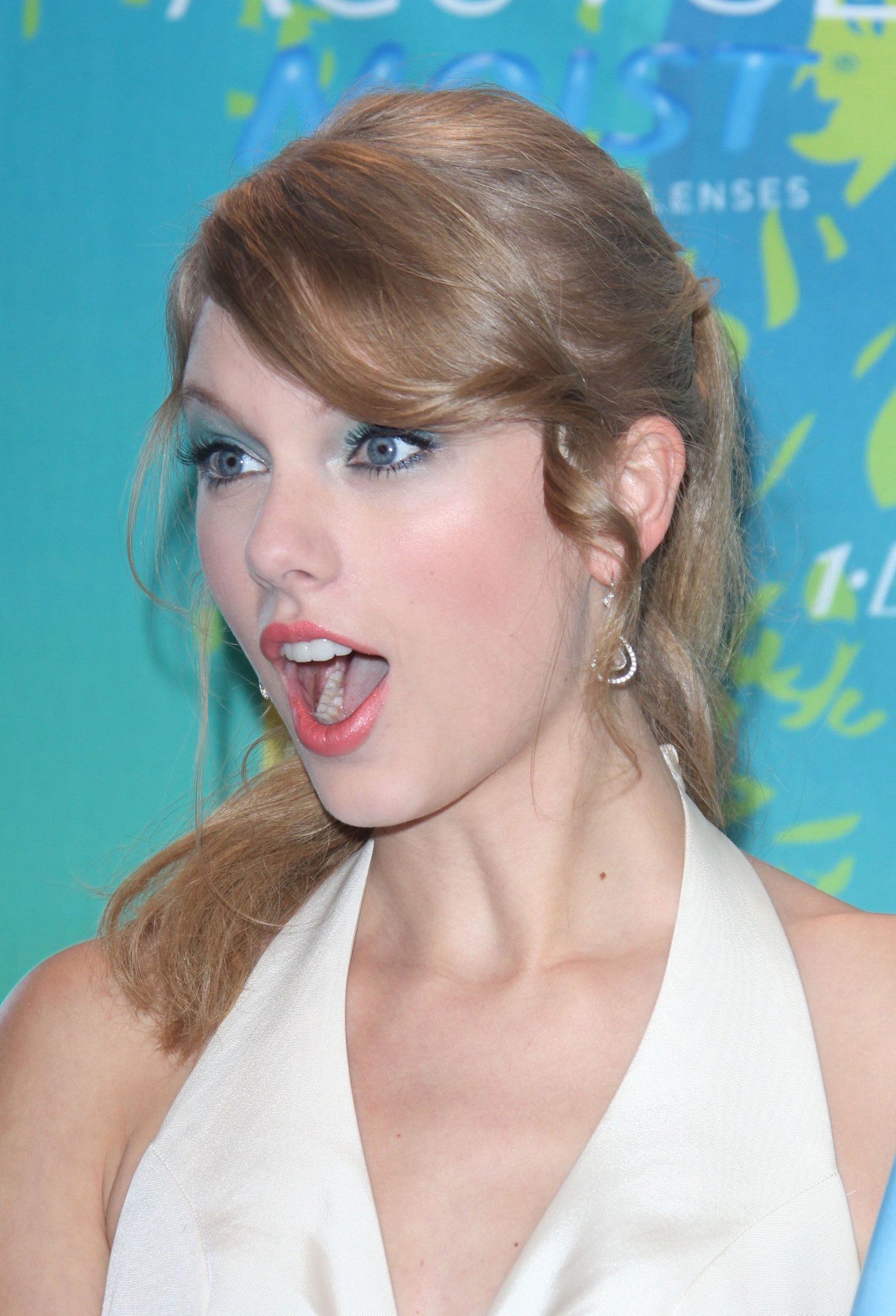 Taylor Swift at the 2011 Teen Choice Awards August 07, 2011 