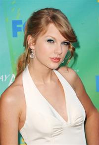 Taylor Swift at the 2011 Teen Choice Awards August 07, 2011 