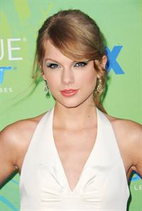 Taylor Swift at the 2011 Teen Choice Awards August 07, 2011 
