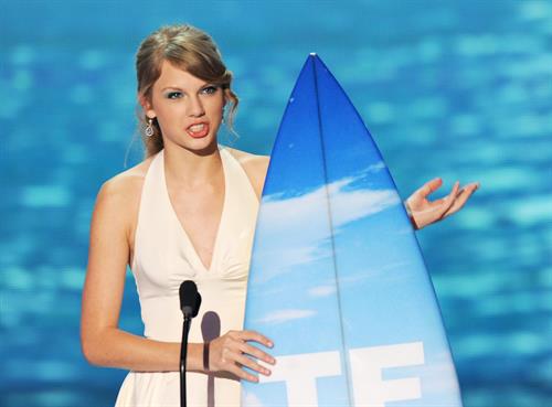 Taylor Swift at the 2011 Teen Choice Awards August 07, 2011 