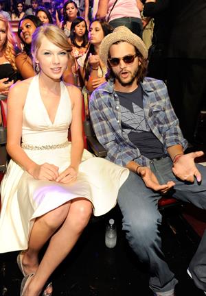 Taylor Swift at the 2011 Teen Choice Awards August 07, 2011 
