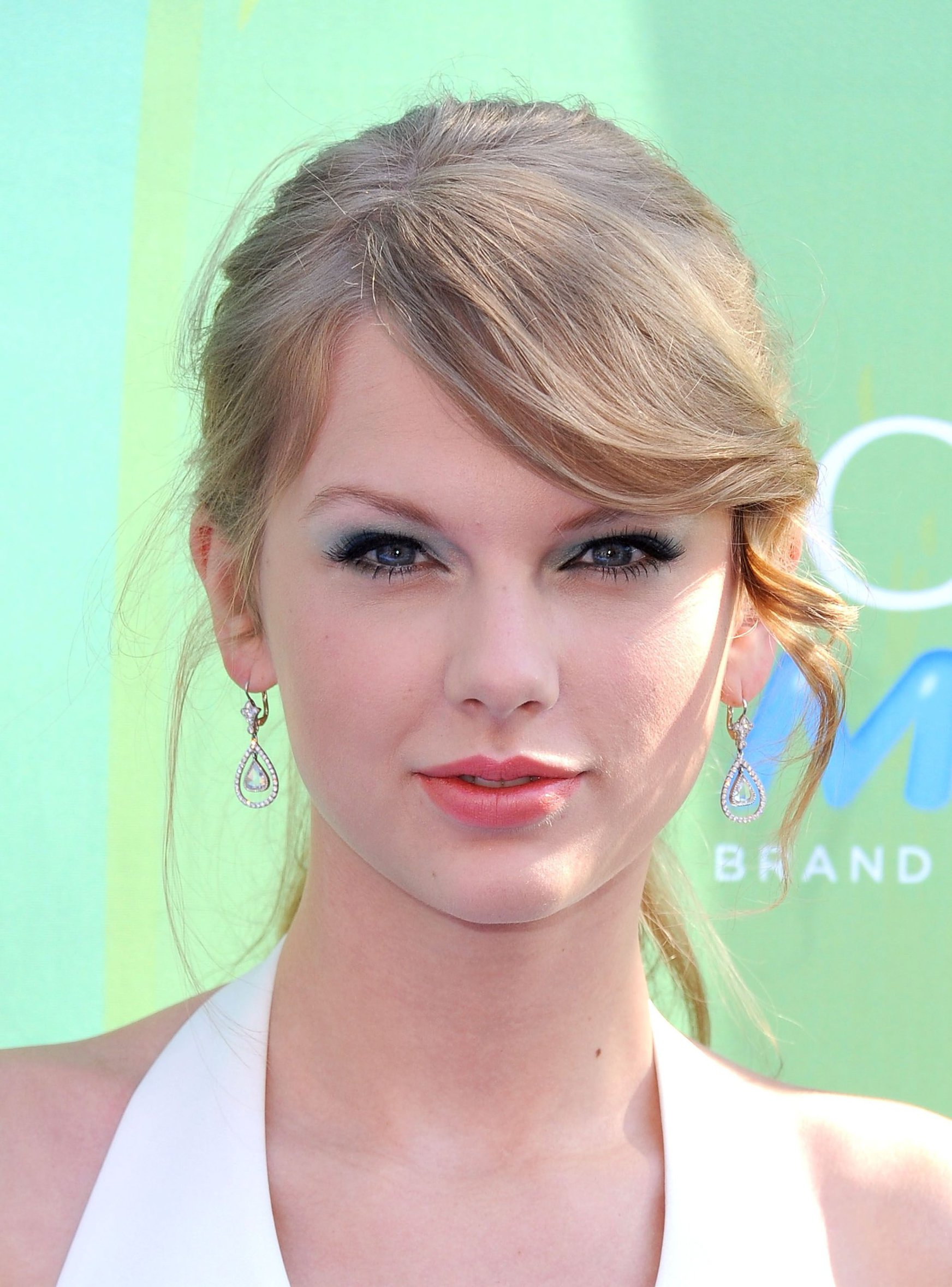 Taylor Swift at the 2011 Teen Choice Awards August 07, 2011 