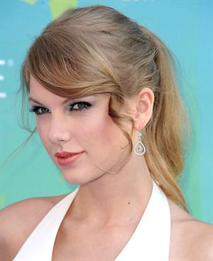 Taylor Swift at the 2011 Teen Choice Awards August 07, 2011 