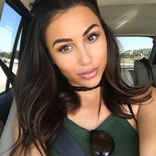 Ana Cheri taking a selfie