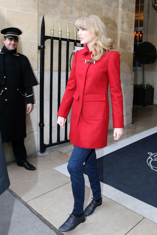 Taylor Swift leaving her hotel in Paris January 28, 2013 